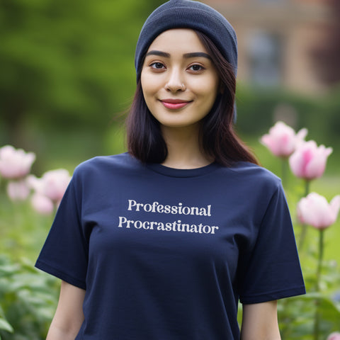 Áo thun cotton 100% in chữ Professional Procrastinator