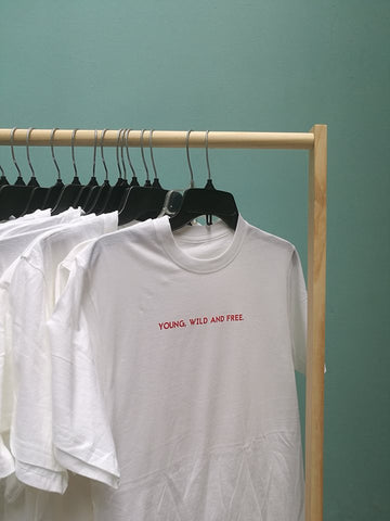 Áo thun cotton 100% in chữ Young, wild, and free (nhiều màu)