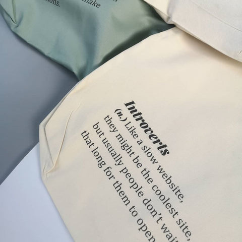 Túi tote custom in chữ  Introvert ( trắng raw)