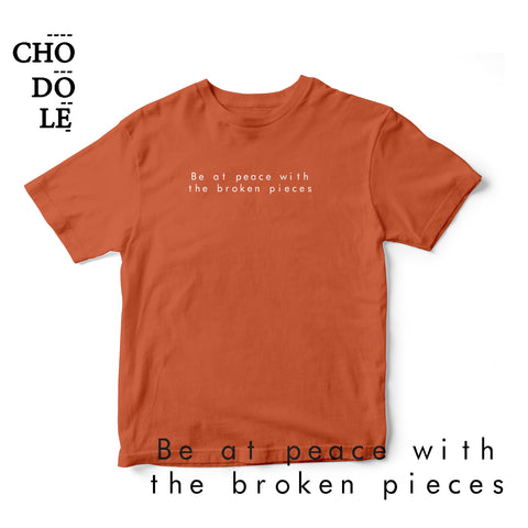 Áo thun cotton 100% in chữ Be at peace with the broken pieces (nhiều màu)