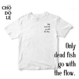 Áo thun cotton 100% in chữ Only dead fish go with  the flow. (nhiều màu)